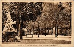 Nancy Statue du Groupe On Vaille à Nancy