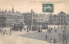 Lille - La Grand Place - Cote Droit - Vue D'Ensemble - Tramways à Lille