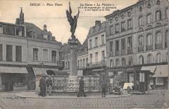 Douai - La Place Thiers - Statue De La Victoire à Douai