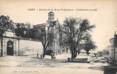 Uzes - Entree De La Sous Prefecture à Uzès