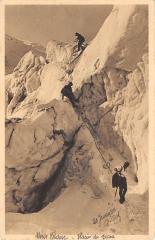 Massif Du Mont Blanc - Glacier Du Geant - Descente Dans Les Seracs
