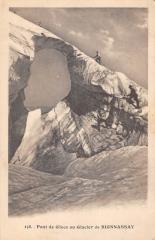 Pont De Glace Au Glacier De Bionnassay
