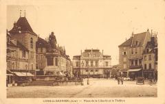 Lons Le Saunier - Place De La Liberte Et Le Theatre à Lons-le-Saunier