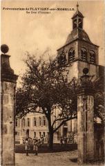 Flavigny Cour d'honneur -
													54 Meurthe et Moselle
												