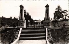 Flirey Porte du Cimetiere militaire national à Flirey