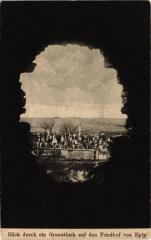 Blick durch ein Granatloch