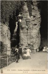 Buttes-Chaumont - Entrée de la Grotte à Paris 19e