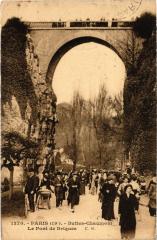 Carte postale ancienne Buttes-Chaumont - Le Pont de Briques
                                                                     à Paris 19e
                                
