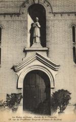 La Statue du Saint-Entrée de la Chapelle