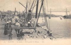 Nantes - Les Quais - Dechargement De Bateaux à Nantes