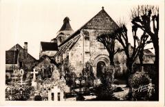 Tavant le cimetiere eglise à Tavant