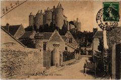 Luynes le village et le chateau à Luynes