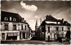 Preuilly Rue Principale et eglise