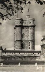 Vincennes-Le Donjon -
																					94300 Vincennes
																			