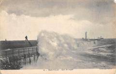 Trouville - Effet De Vagues