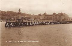 Trouville - La Digue Et Le Casino Municipal