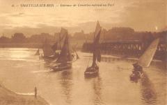 Trouville - Bateaux De Crevettes Rentrant Au Port