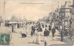Trouville - Les Planches Devant Le Casino