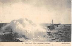 Trouville - Effets De Vagues Par Gros Temps
