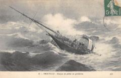 Trouville - Barque De Peche En Perdition