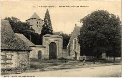 Solesmes entree de l'Abbaye des Benedictins à Solesmes