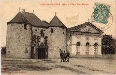 Fresnay Hotel de Ville et chateau