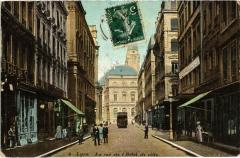 Lyon - La Rue de l'Hotel de Ville à Lyon