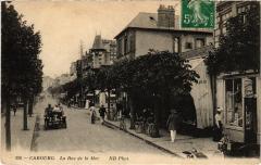 Cabourg - La Rue de la Mer à Cabourg