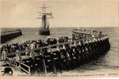 Courseulles-sur-Mer - L'Entrée du Port au moment de la marée à Courseulles-sur-Mer