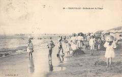 Trouville - Enfants Sur La Plage