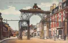 Reims - Porte De Paris Et Rue De Vesle à Reims