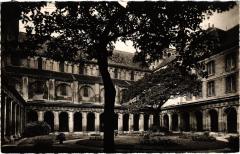 Caen - Abbaye aux Hommes - Cour du Cloitre à Caen