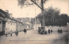 Blou - La Place De L'Ormeau Vers La Mairie à Blou