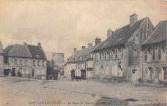 Coucy Le Chateau - La Place Du Marche Et Le Donjon