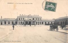 Epernay - La Cour De La Gare De L'Est à Épernay