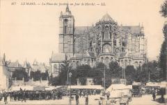 Le Mans - La Place Des Jacobins Un Jour De Marche au Mans