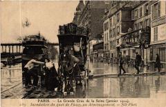 Carte postale ancienne La Grande Crue de la Seine - Inondation du quai de Passy, un déménagement
                                                                     à Paris 16e
                                