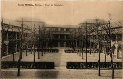 Carte postale ancienne Lycée Molière - Cours de Récréation
                                                                     à Paris 16e
                                