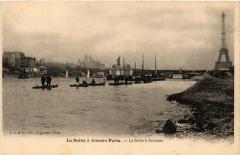 Carte postale ancienne La Seine à Grenelle
                                                                     à Paris 15e
                                