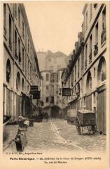 Paris 6e 50 Rue de Remmes. Interieur de la Cour du Dragon à Paris 6e