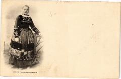 Jeune Fille de Quimper à Quimper