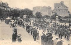 Saint Malo - Le Regiment Rentrant De Manoeuvres à Saint-Malo
