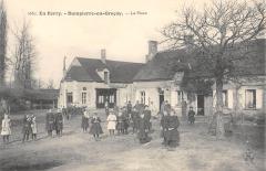 Dampierre En Gracay - La Place à Dampierre-en-Graçay