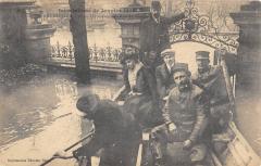Courbevoie - Inondations 1910 - Un Sauvetage Rue Du Souvenir -
																					92400 Courbevoie
																			