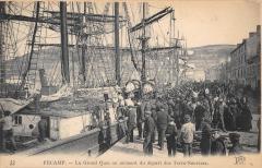 Fecamp - Le Grand Quai Au Moment Du Depart Des Terre Neuviers -
																					76400 Fécamp
																			