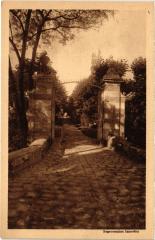 Ste Colombe Monastere Porte d'honneur -
													89 Yonne
												