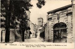 Vezelay Rue Saint-Pierre