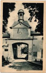 Cravant la porte