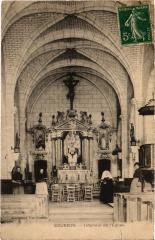 Courson interieur de l'eglise