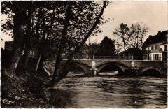 Chablis Pont sur le Serein à Chablis